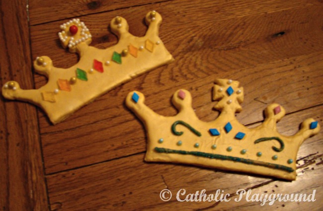 Queenship of Mary cookies – printable template and recipes! – Catholic Playground